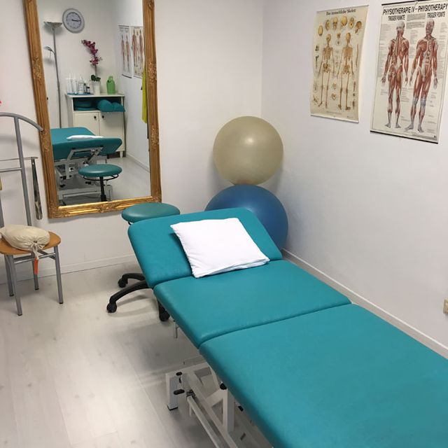 Praxis für Physiotherapie in Karlsruhe, grünes Zimmer mit Spiegel